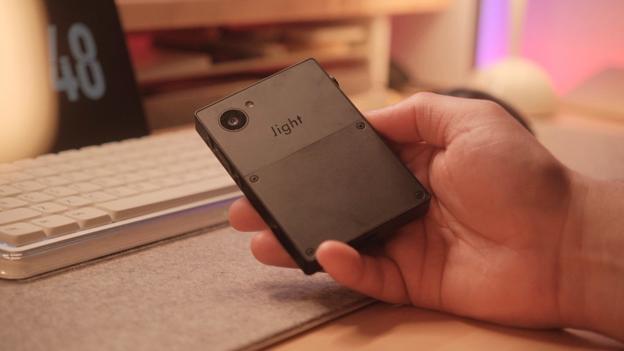 Using a Dumbphone in 2025 | Light Phone 3 Review & Slow Living