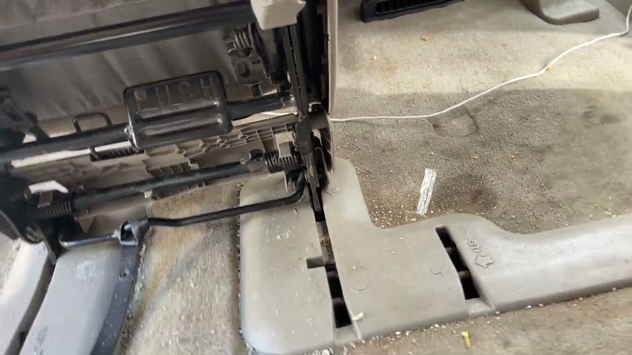 Toyota Sienna Van 2007 4. 5 6 8 9 10   Center Seat Chair Removal (2022)