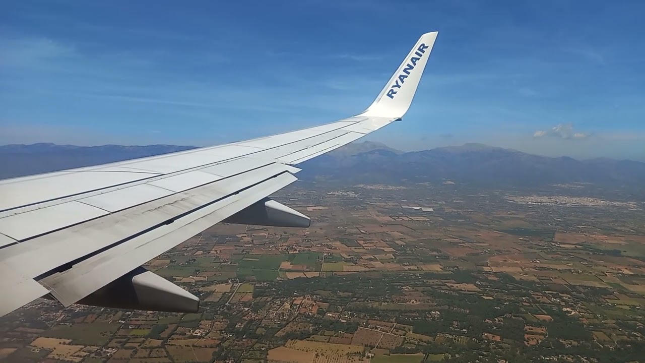 Ryanair landing in Palma de Mallorca from LBA April 25th 2023