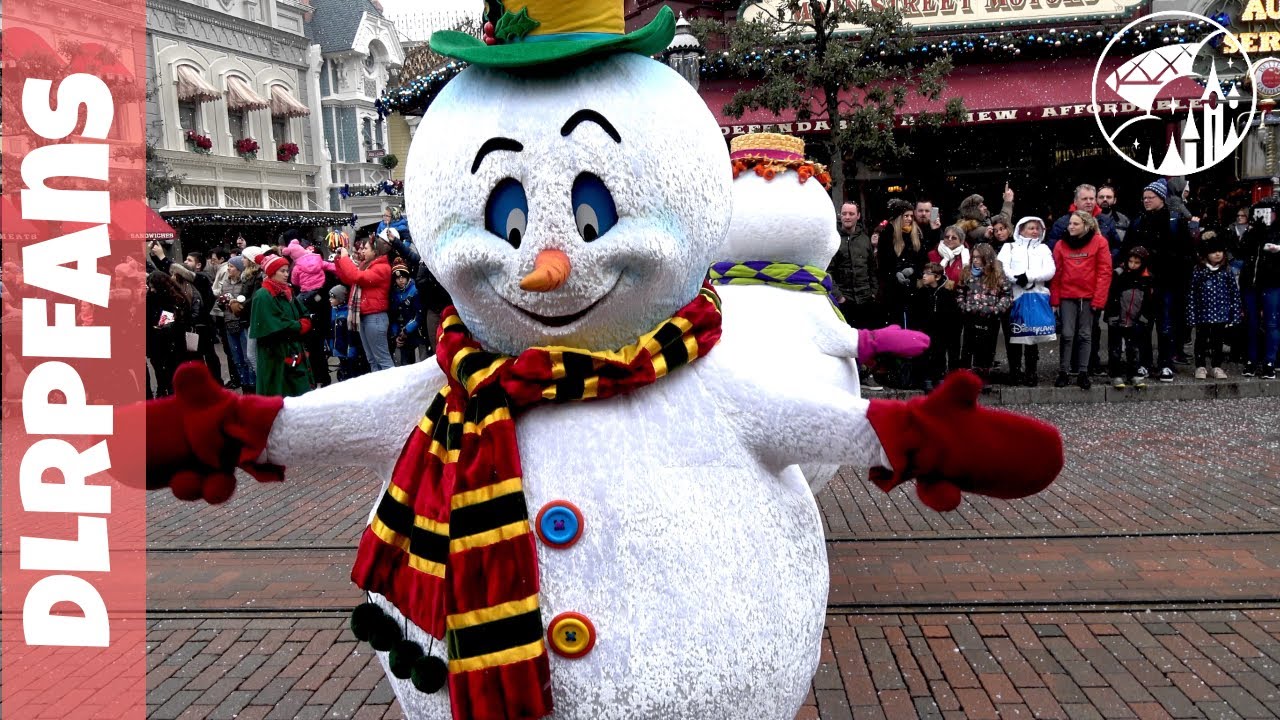 Disney's Christmas Parade 2018 in the snow at Disneyland Paris