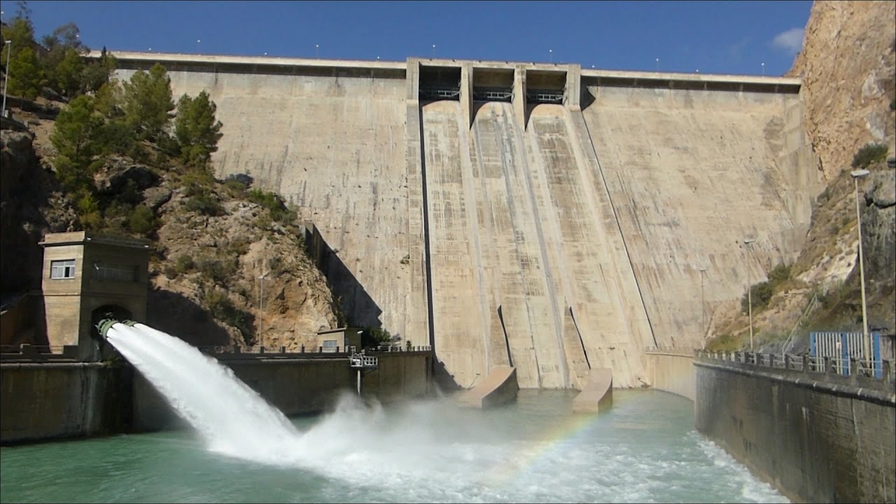 Presa del Cenajo en el río Segura (España)