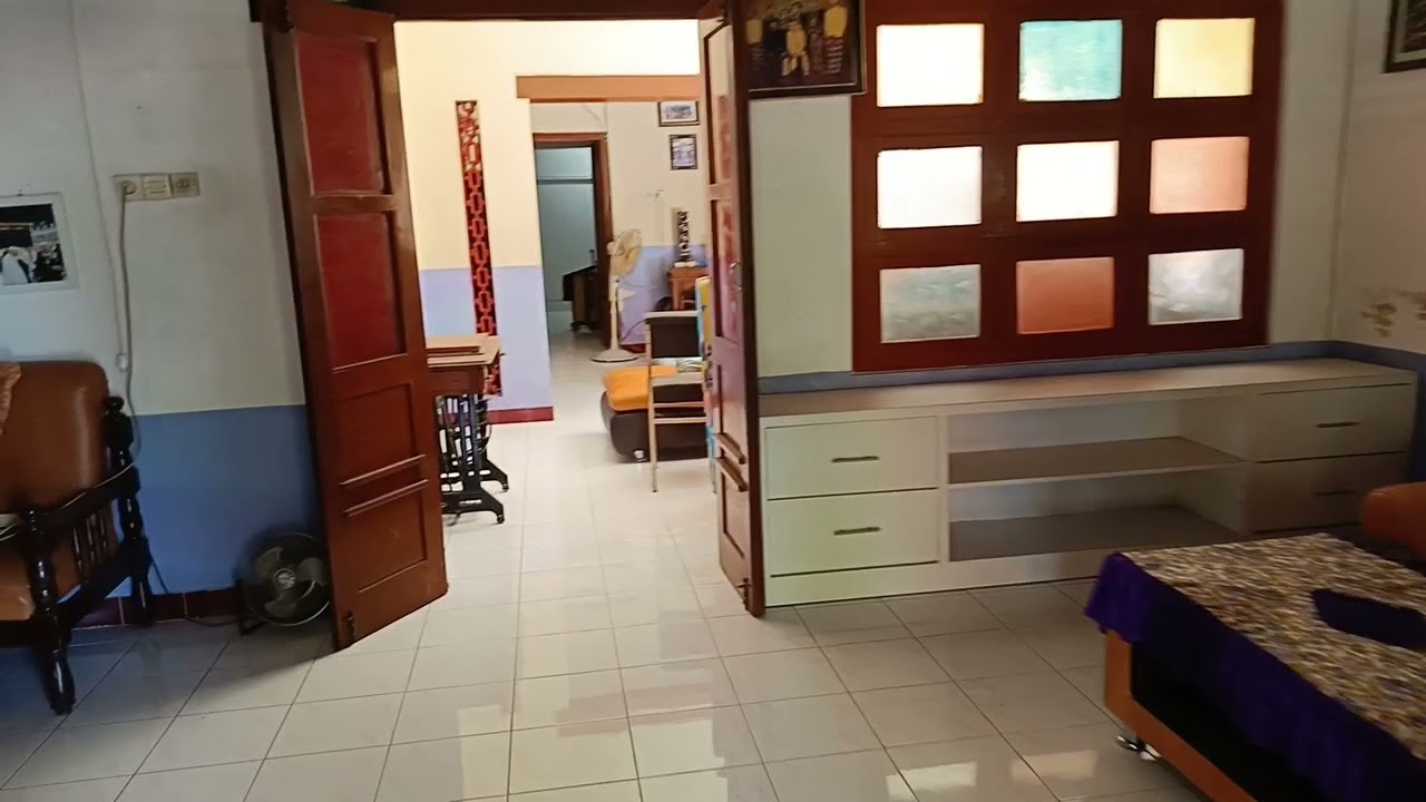 Rumah etnik jawa, asri dan tenang, luas 975 m² ada sisa pekarangan didepan samping dan belakang.