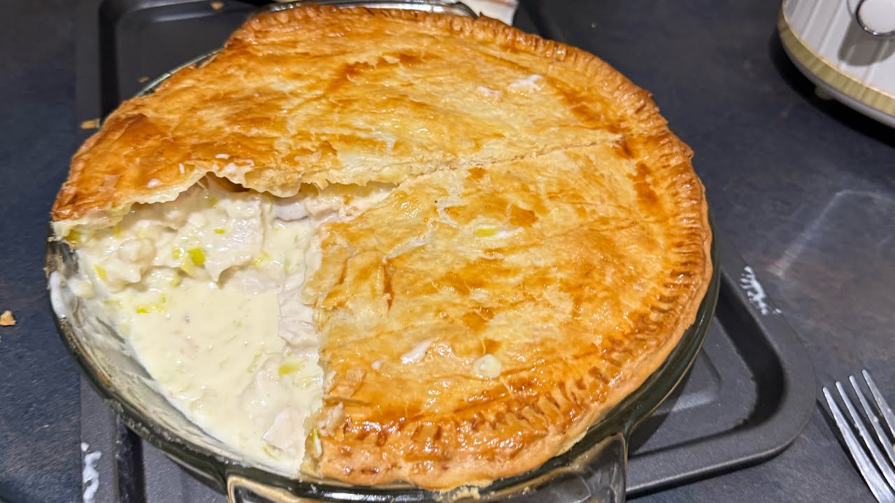 Creamy Chicken, Ham & Leek pie | Home Comfort Food