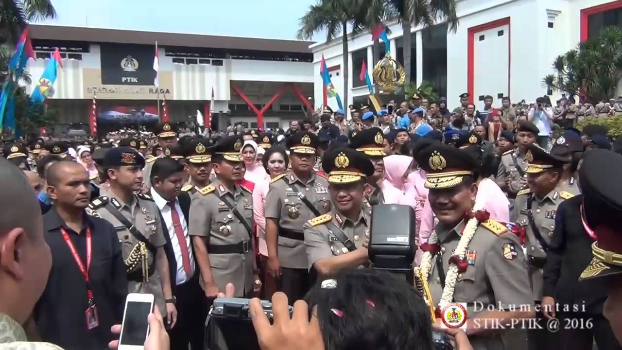 14072016 sertijab pisah sambut kapolri dan bhayangkari 2016 tabur bunga ke arah mobil pulang movie