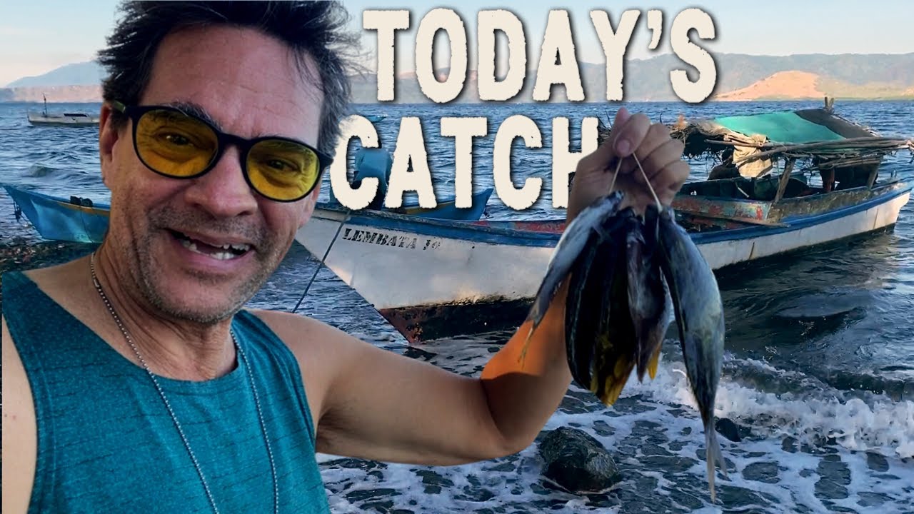 Eps 23 - Touring Lembata - Snorkelling in Wena Beach - Around Indonesia on my Small Motorcycle