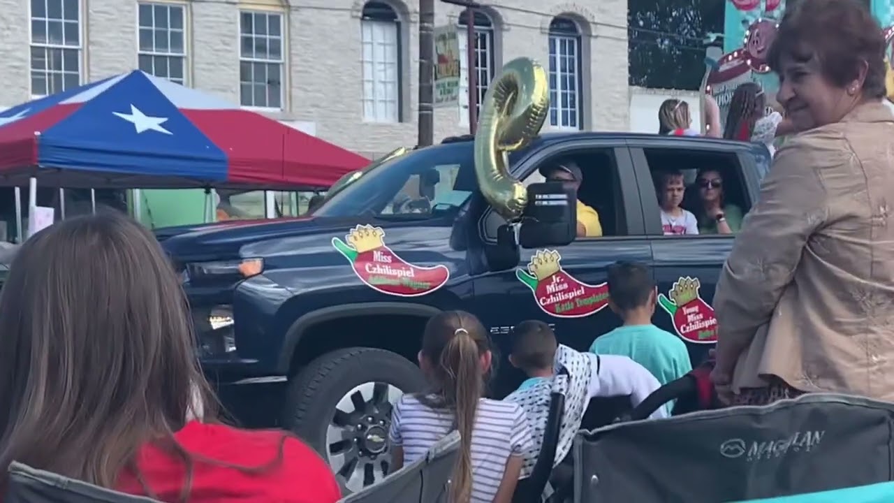 المهرجان السنوي وكل عرض لفعاليات المدارس من اكبر المهرجانات السنوية عنا flatoina -Texas