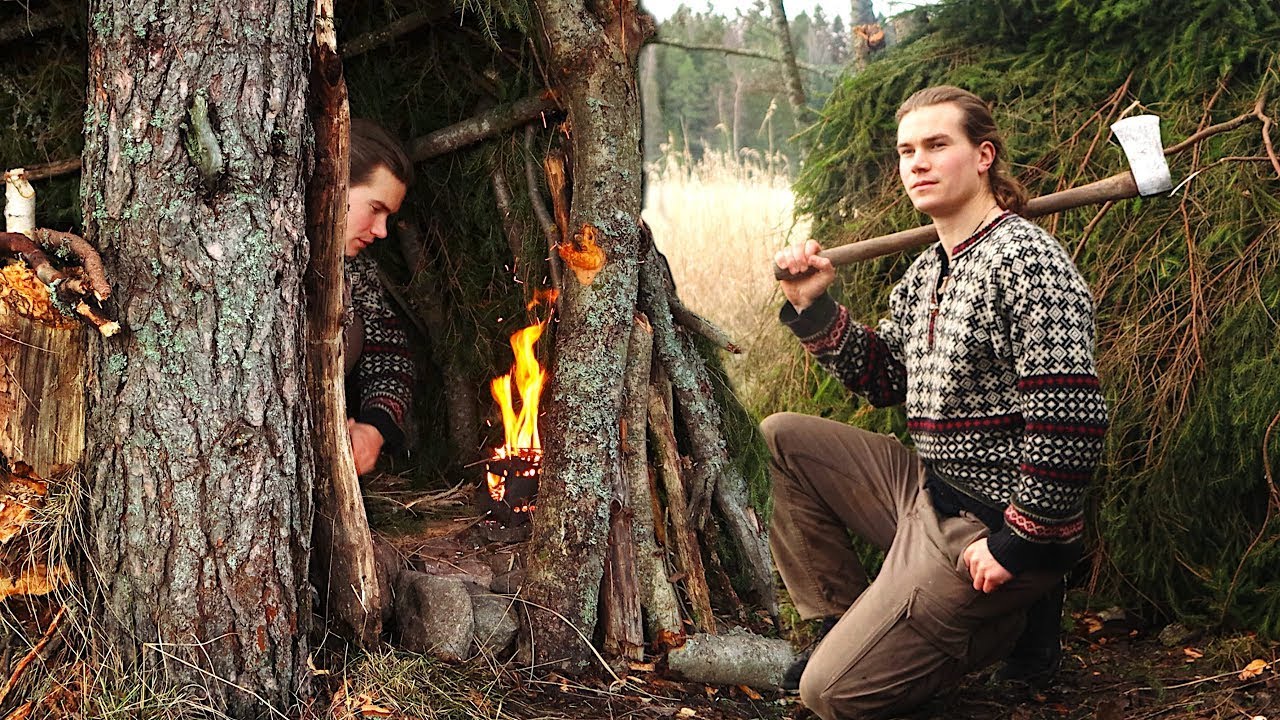 Building a Shelter with Fireplace inside: Bushcraft survival