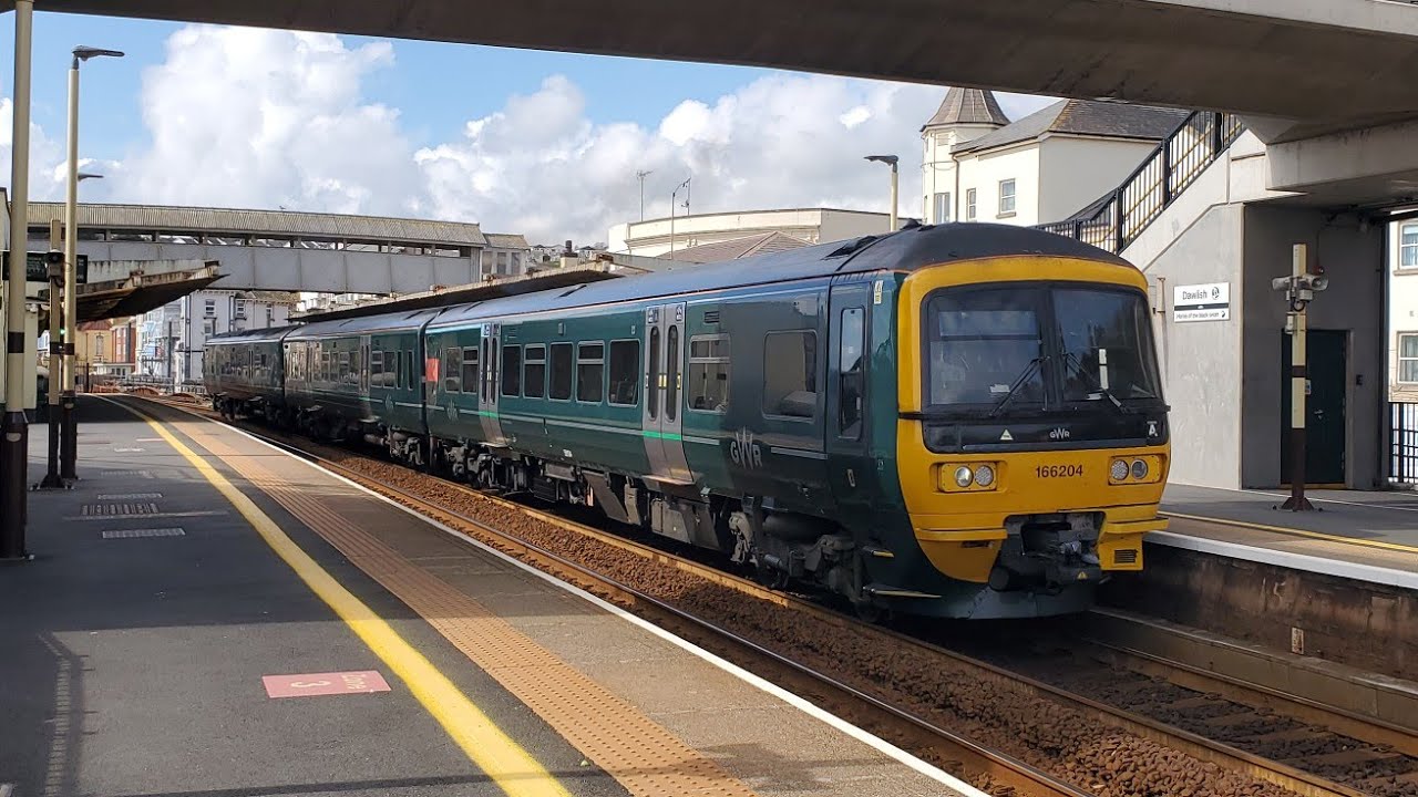 Trains at Dawlish (17/04/2025)