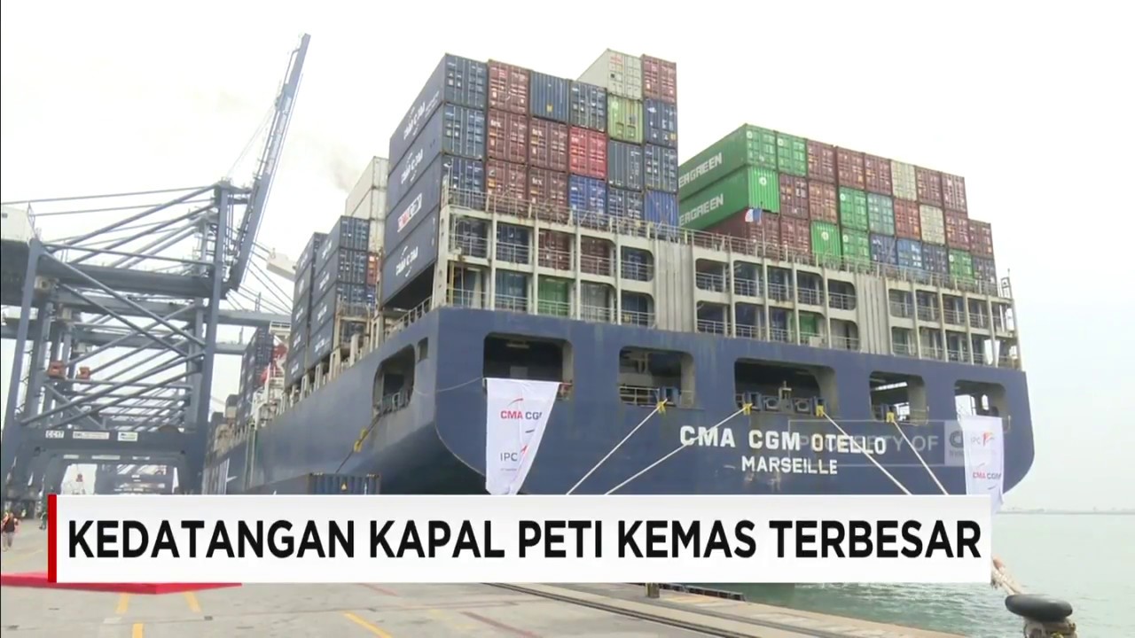 Kapal Peti Kemas 'Raksasa' Tiba di Pelabuhan Tanjung Priok