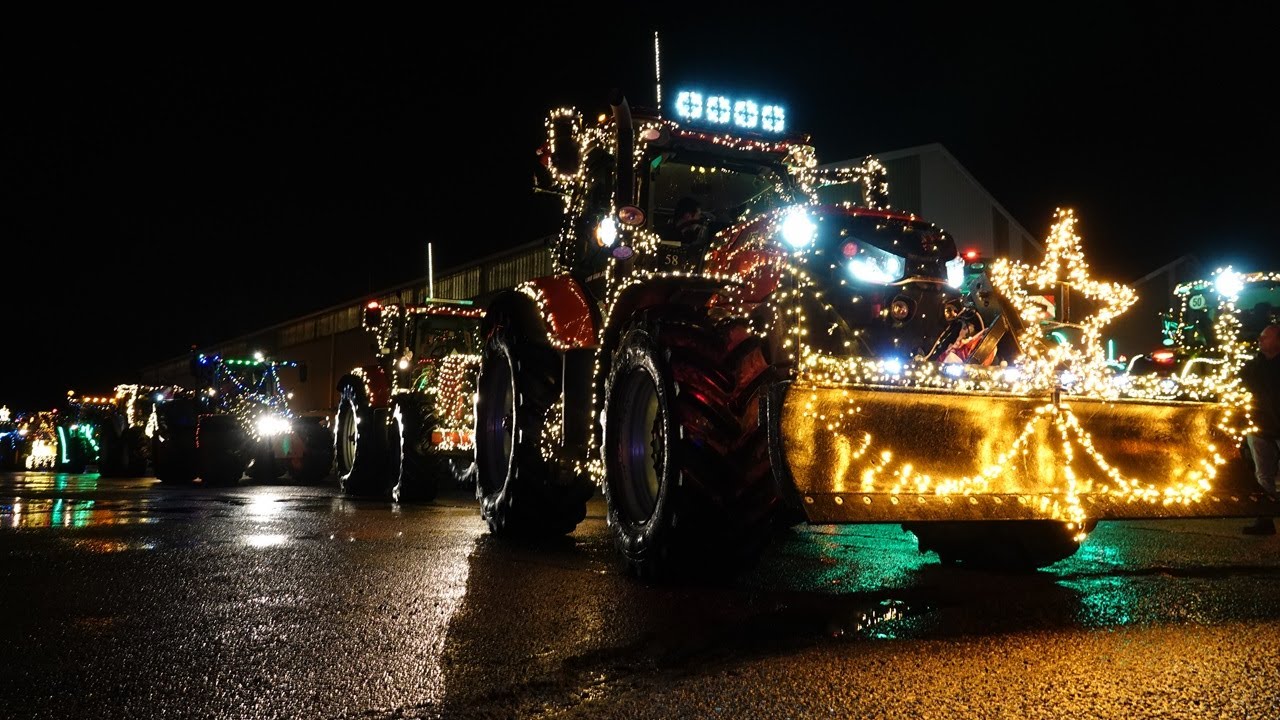 Tractor Parade Christmas | Verlichte trekkers | Christmas lights on tractors | The Night Parade