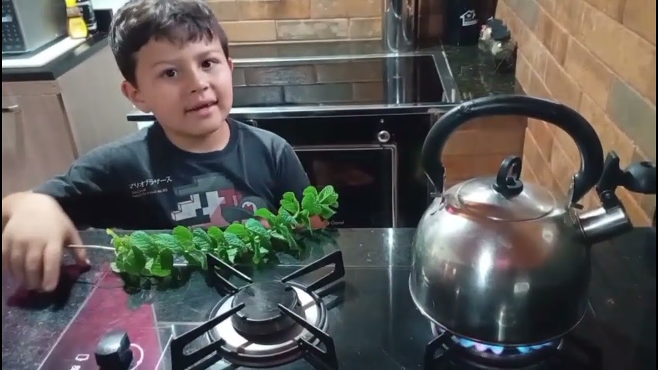 Vitor Hugo no seu pomar+lição de carinho