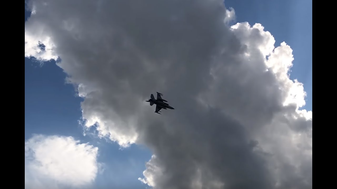 Niespodziewany przelot pary dyżurnej F-16 - 22 BLT Open Air Day 2017
