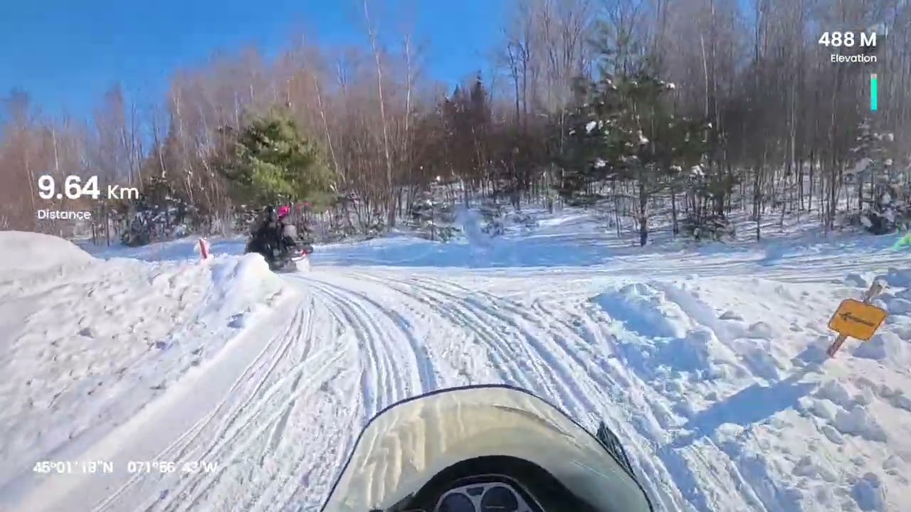 1 Sentier motoneige , 2 pays. ( 1 Snowmobile trail, 2 Country)