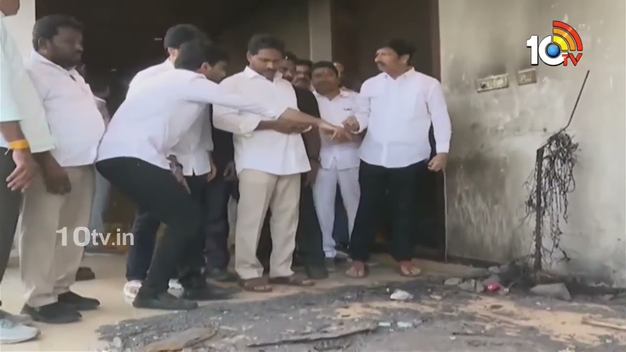 జోగి రమేశ్ ఇంటిని పరిశీలించిన జగన్ |  YS Jagan Visits Jogi Ramesh Residence | YCP | 10TV Politics