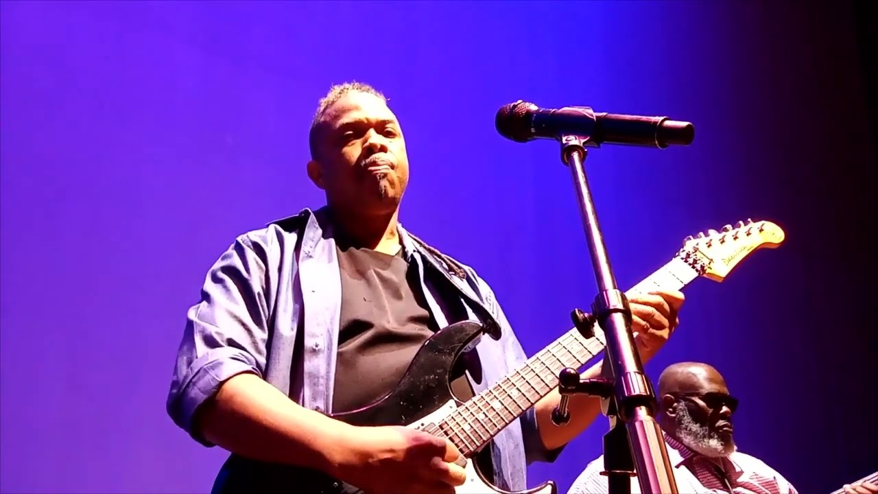 Mike Edwards guitar player - Tonight