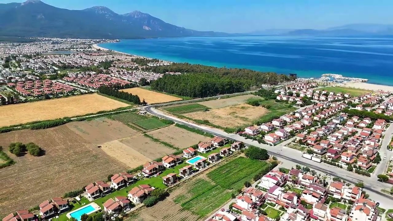 KUŞADASI DAVUTLAR'DA DENİZE 400 M. MESAFEDE SATILIK  3+1 VİLLA