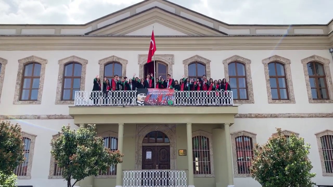Bursa Erkek Lisesi 136. yıl mezunu 12/D tm sınıfı 2018-2019