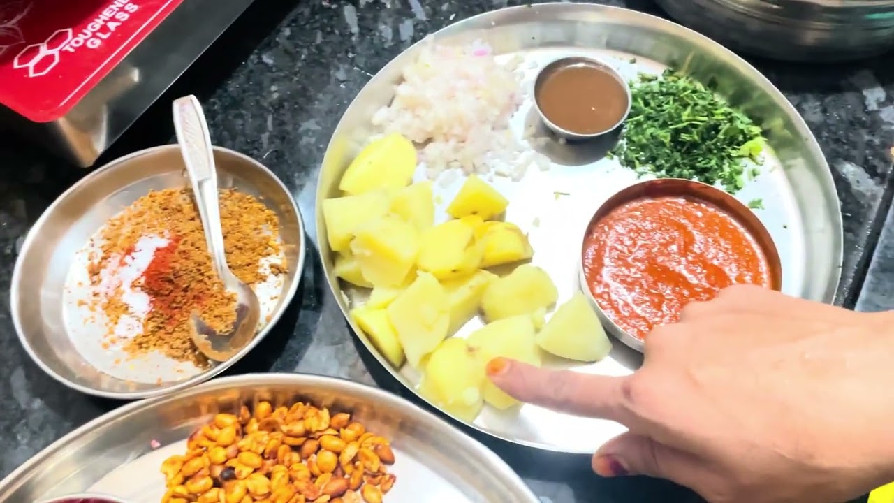 👉परफेक्ट कच्छी दाबेली 😋|गाडीसारखी घरी बनवलेली क्रीस्पी आणि चटपटीत कच्छी दाबेली 🤗