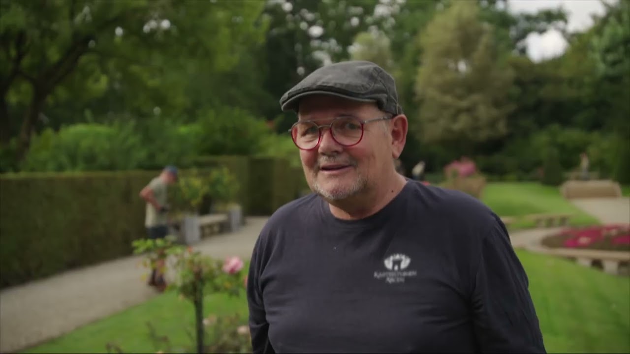 Vrijwilligers aan het werk voor de roos | Tuintip vanuit Kasteeltuinen Arcen