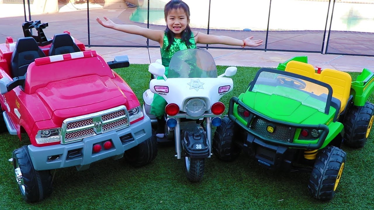 珍妮学习和玩各种汽车Jannie Play and Learn Vehicles