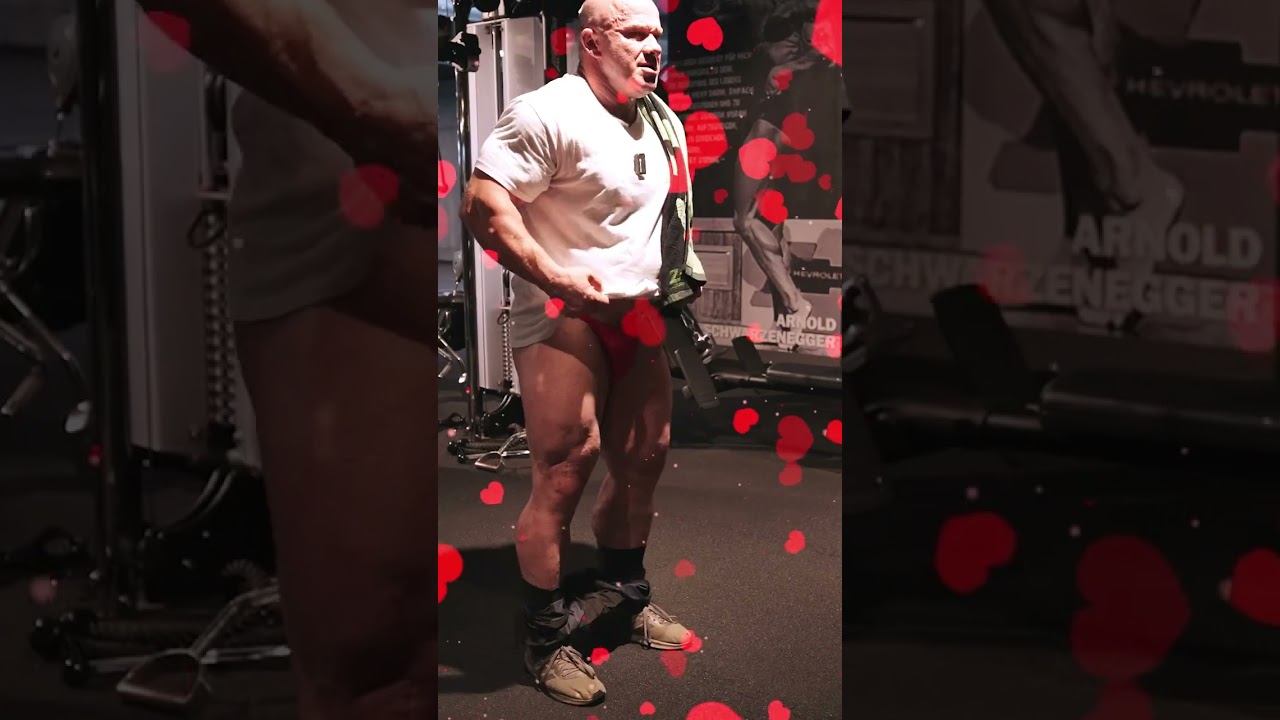 ER L&Auml;SST DIE HOSEN RUNTER - Ronny Rockel #bodybuilding