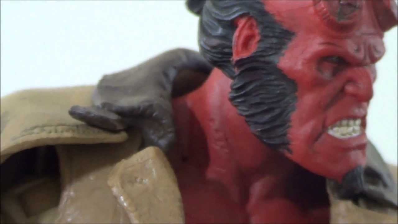 Mezco Hellboy 2 The Golden Army Series 2 Action Figure Wounded Hellboy