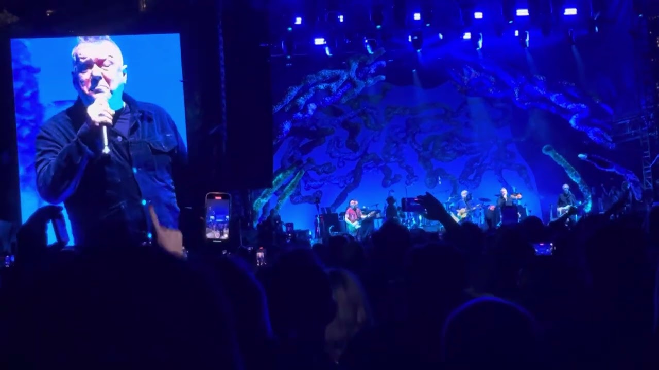 Crowded House and Jimmy Barnes - Throw Your Arms Around Me - Sydney Opera House Forecourt - 07/12/24