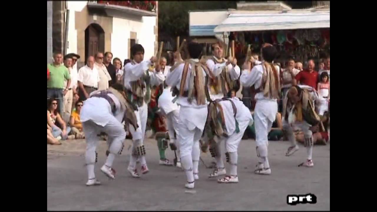 DANZARINES DE OCHAGAVíA (NAVARRA)