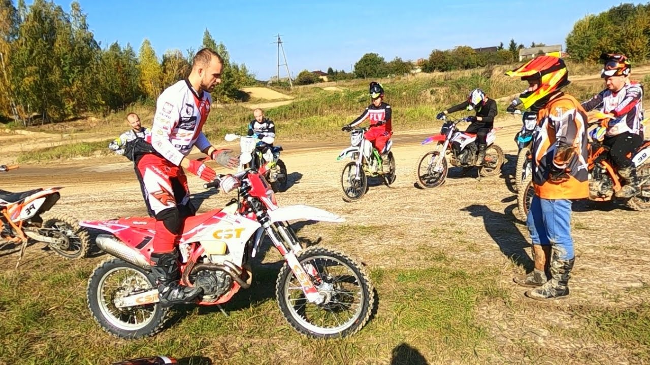 Testy motocykli ASIX i szkolenie z Maćkiem Więckowskim na Majorce