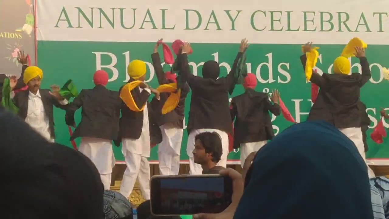 annual function of bloombuds school barhariasiwan ...bolo tara rraaaa👏👏👏👏#annualfunction
