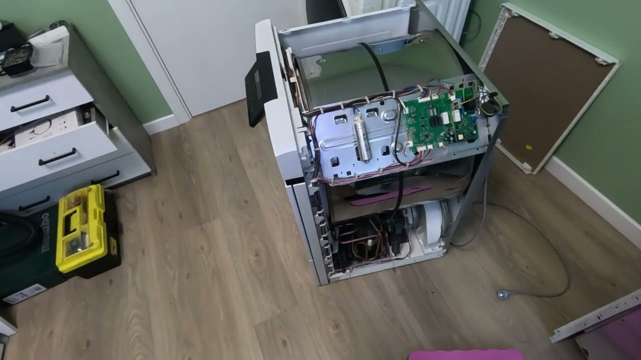 Сушильная машина V-ZUG  adora v4000 за 500т.руб. Не сушит белье. Сколько сколько стоит?
