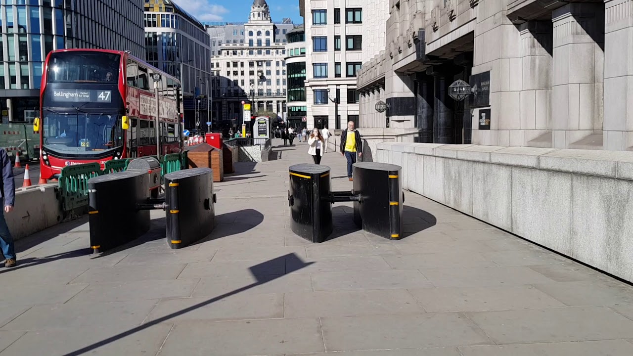 Walking from london bridge to liverpool street