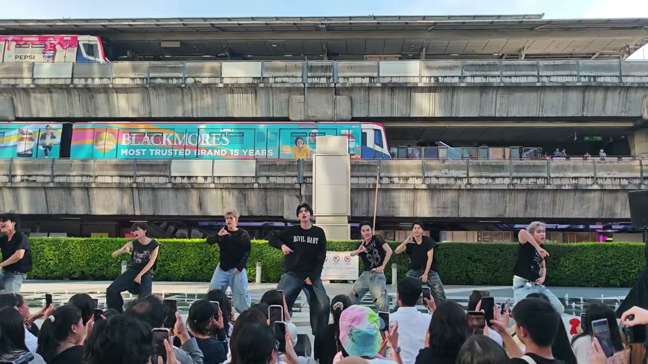 Le7el : KITTY SWAG @ SNS X Le7el Busking - Siam Paragon【4K 60FPS】