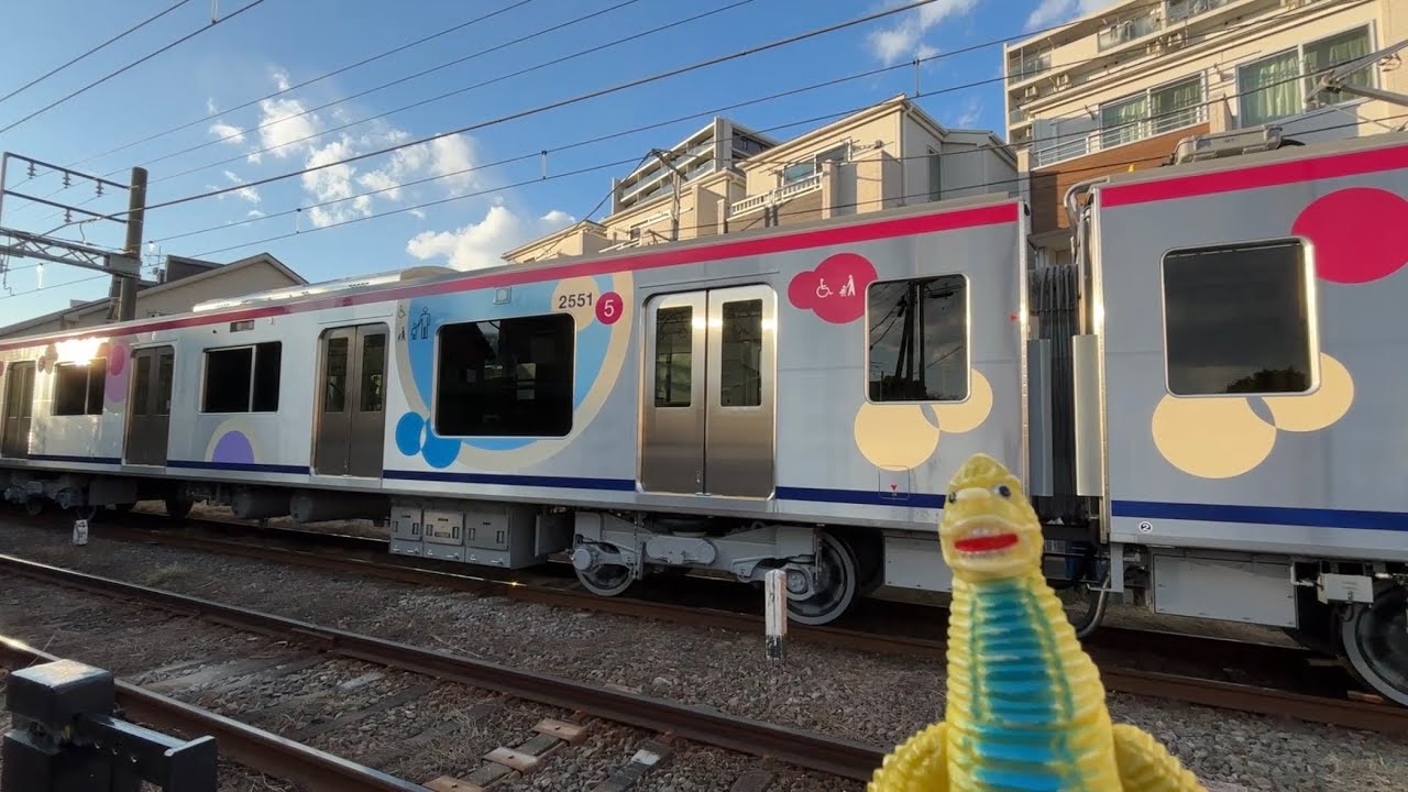 怪獣さんぽ　京王線の新型車! 2000系電車”にこちやん”を見に行こう!!