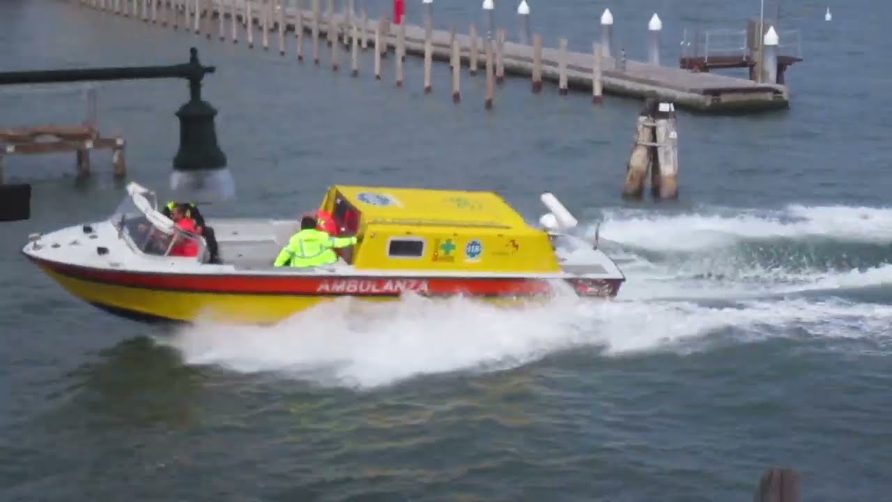 EMERGENCY VEHICLES - WATER AMBULANCE - VENICE (barca ambulanza - Venezia)