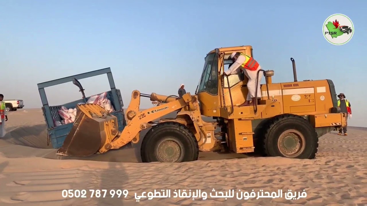 شاحنة مرسيدس عالقه على طريق الدمام الرياض