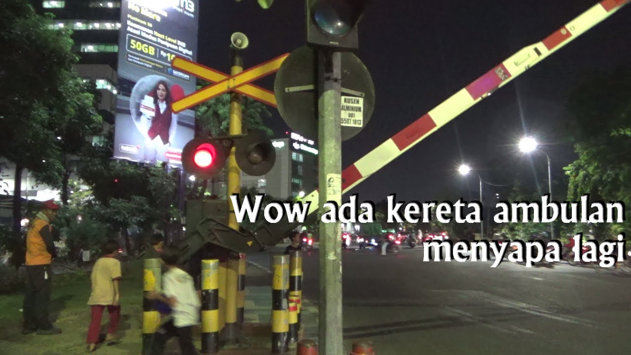 Yayy kereta railclinic menyapa jatim lagi, perlintasan royal plaza ahmad yani wonokromo surabaya