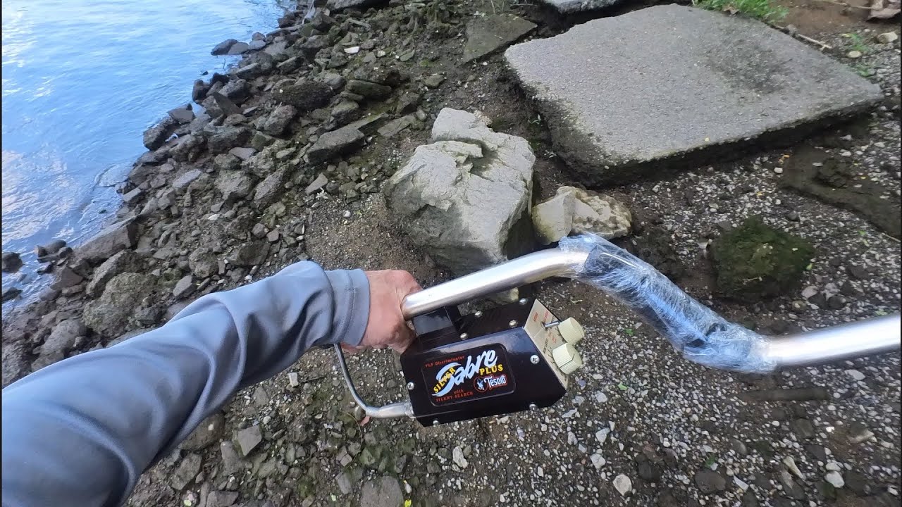 Tesoro Silver Sabre Plus on a foreshore #metaldetecting