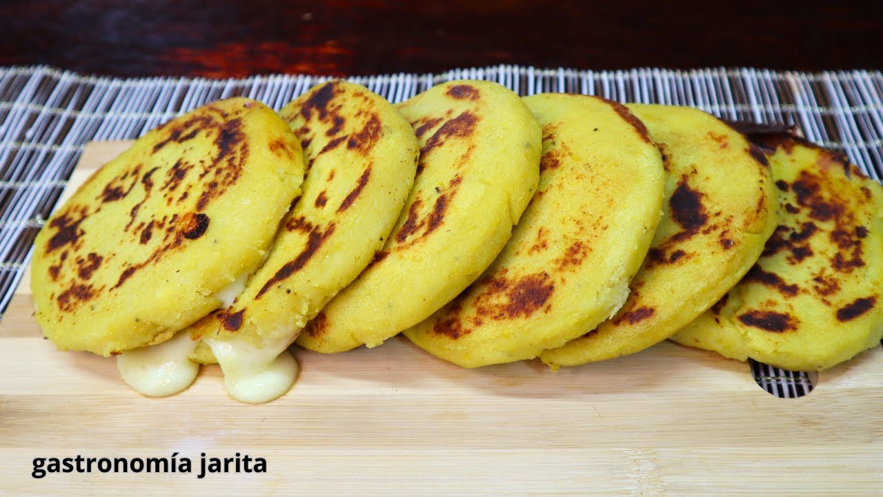 Arepas de plátano maduro rellenas de queso y bocadillo #receta #saludable #desayuno