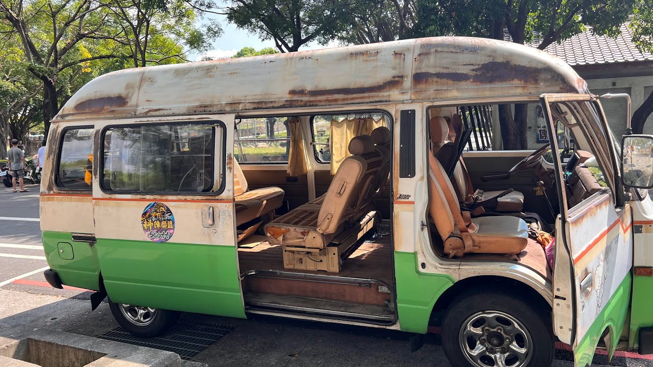 多款經典珍稀老車包括氣質雋永的BENZ 190SL、線條優雅的BENZ W113