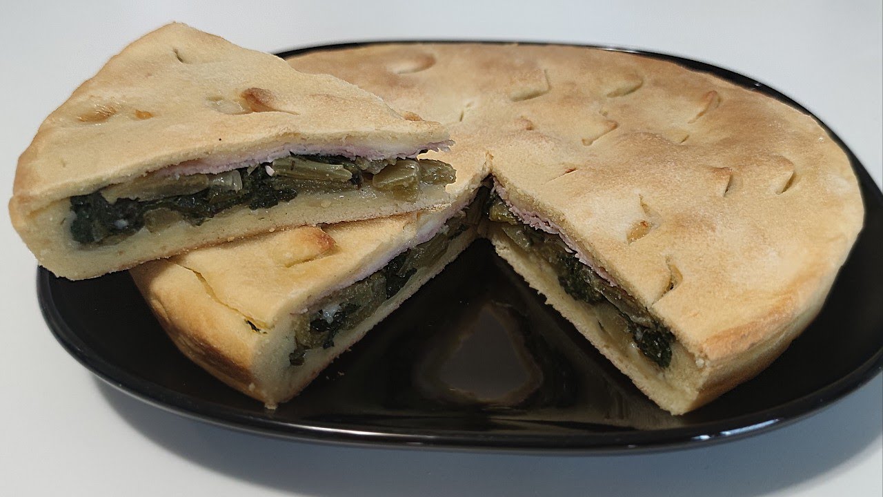 Verdure, prosciutto e formaggio: la farcitura perfetta per una torta salata senza pasta sfoglia!