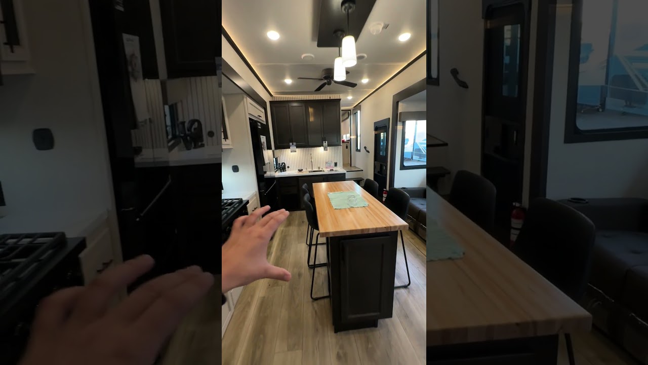 SABRE 36DBB Fifthwheel 2026 года! Берите с собой всю семью! Нажмите на ссылку для подробного обзора.