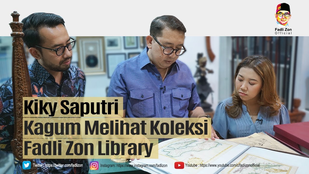 Kiky Saputri is amazed by the Fadli Zon Library collection.