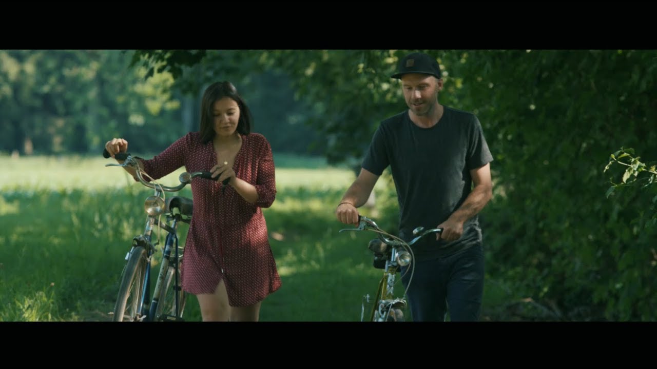 Augustin feat. Jana Iris - Magnet Balls (Official Music Video) aus 