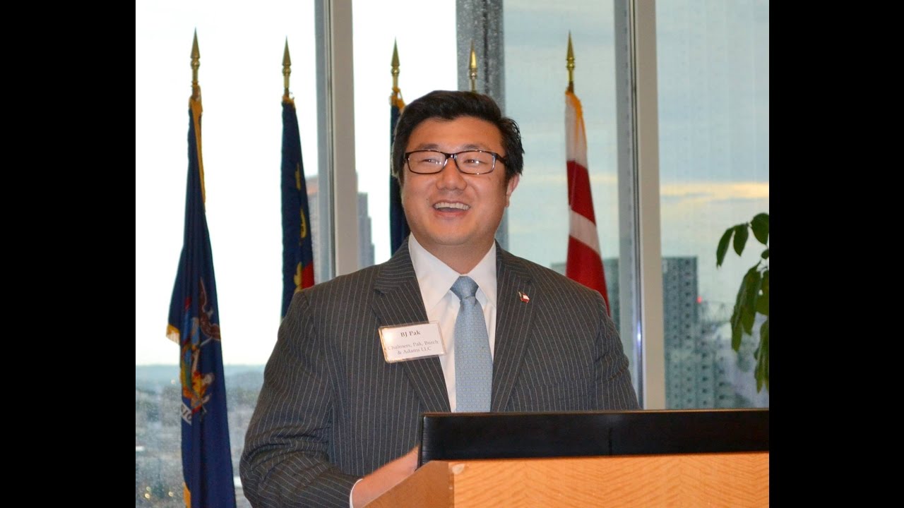 BJay Pak receiving a 2016 Asian Americans Advancing Justice Atlanta Lifetime Achievement Award