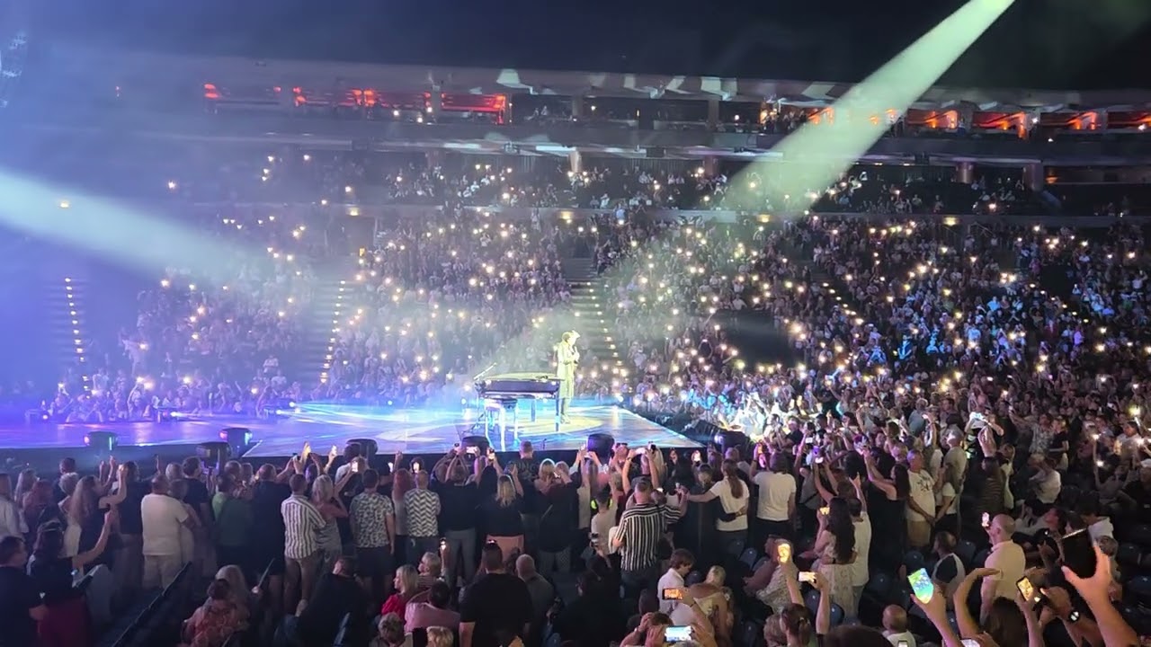 Lionel Richie - We Are The World @ O2 Arena Prague