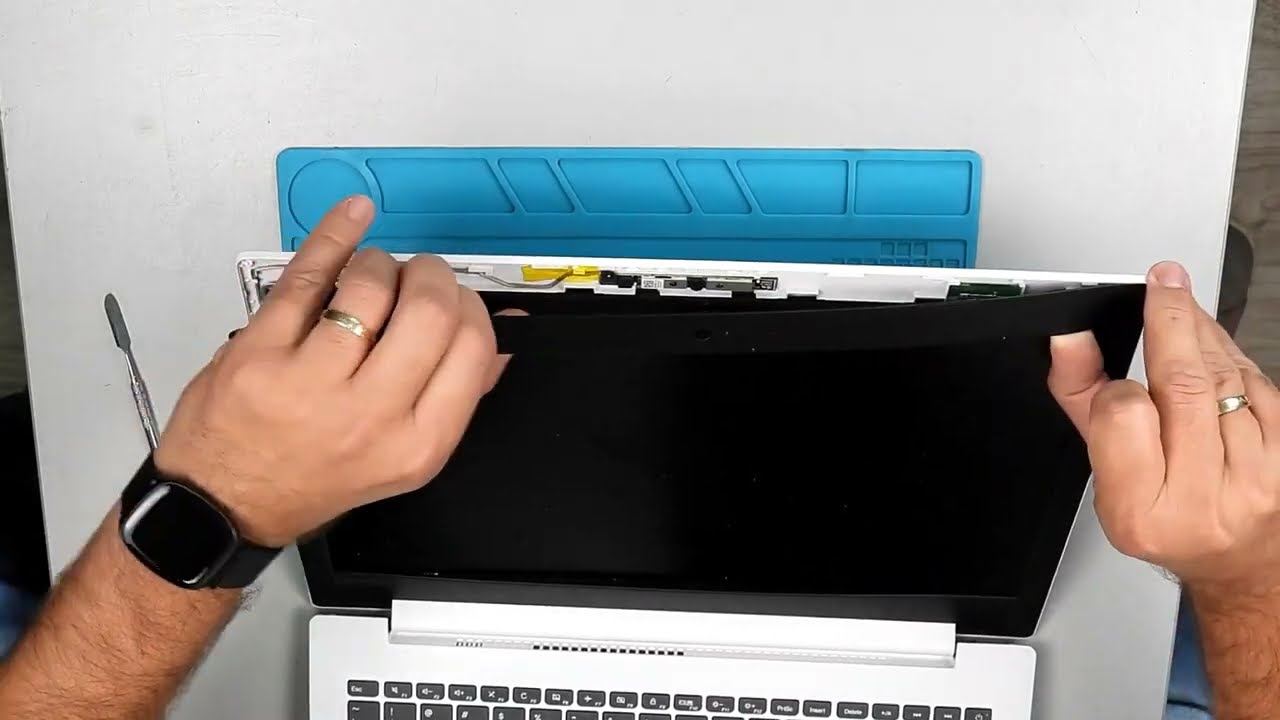 Lenovo Ideapad 330 screen (display) replacement - The Safe Way
