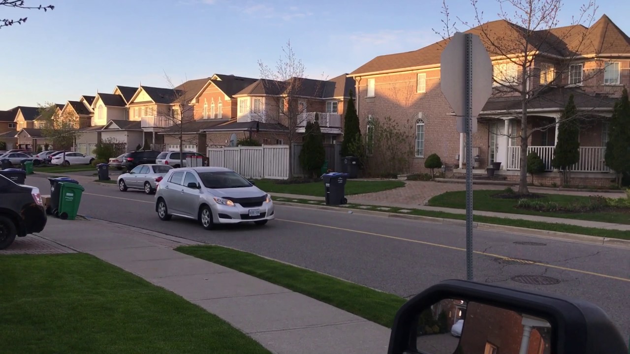 Typical Brampton Stop Sign Use, BZDE596