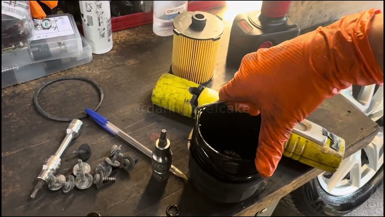 Volvo XC60 2019 oil and oil filter change #maintenance #volvoxc60 #oilfilter #oilchange #service
