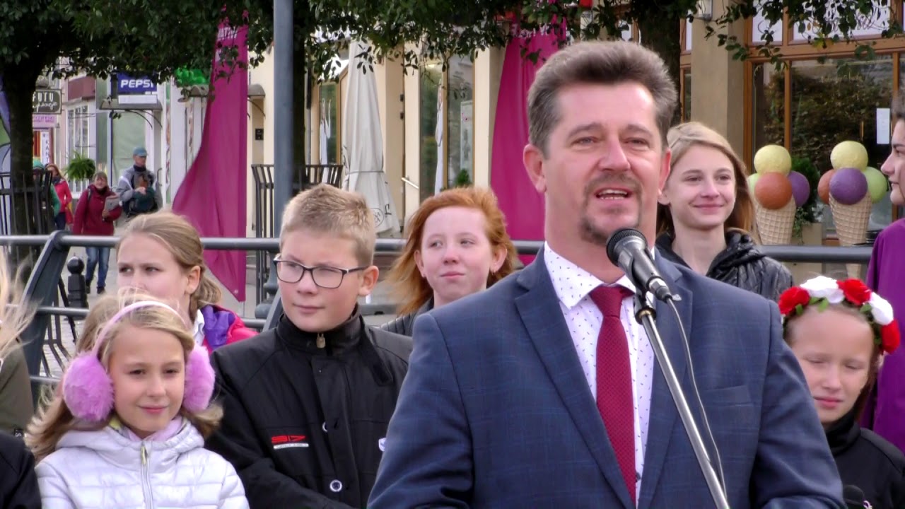 Uczniowie SP 9 uczcili 100- lecie niepodległości Polski.